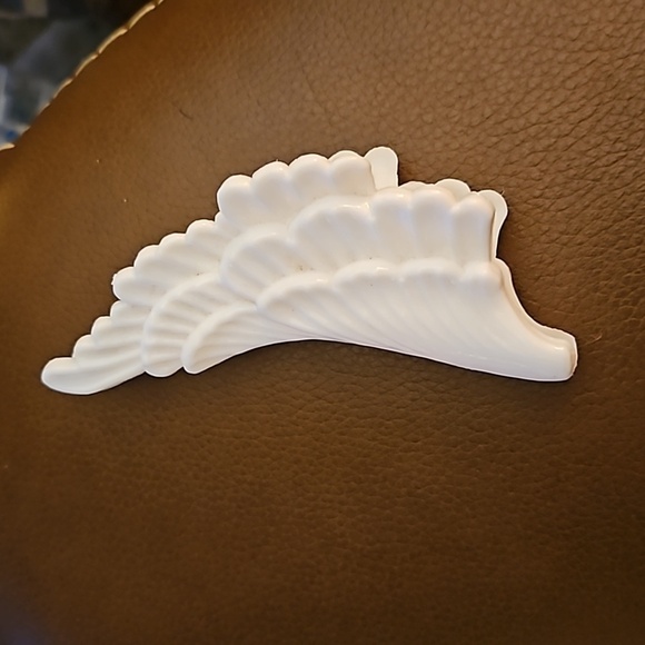 3/$30 Vintage Angel Wings Hair Claw and Circles Barrette - Picture 2 of 5